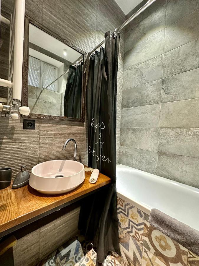 Romantic Apartments - Near Opera House 11/7 Lviv Extérieur photo